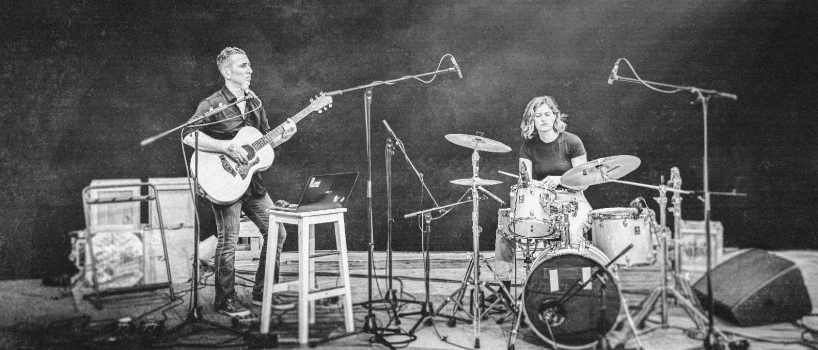 SACA LA LENGUA: VERSIONES DE RADIO FUTURA, NACHA POP Y LOS RONALDOS