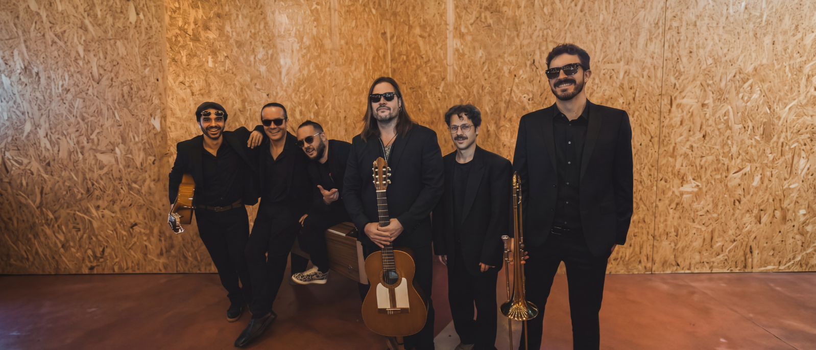 BAMBOLINDIE: VERSIONES DE LORI MEYERS, ARDE BOGOTÁ, SUPERSUBMARINA, VETUSTA, IZAL..