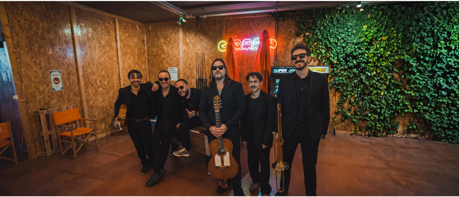 BAMBOLINDIE: VERSIONES DE LORI MEYERS, ARDE BOGOTÁ, SUPERSUBMARINA, VETUSTA, IZAL..